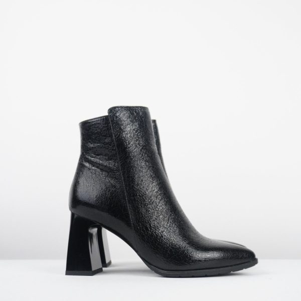 Ženske kožne čizme Invento 115053 Crna lak